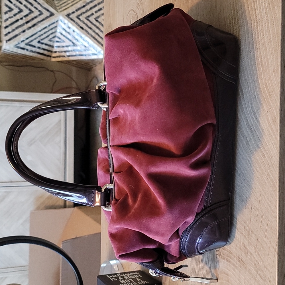 Beijo Suede Tote Cranberry & Eggplant - Picture 4 of 6